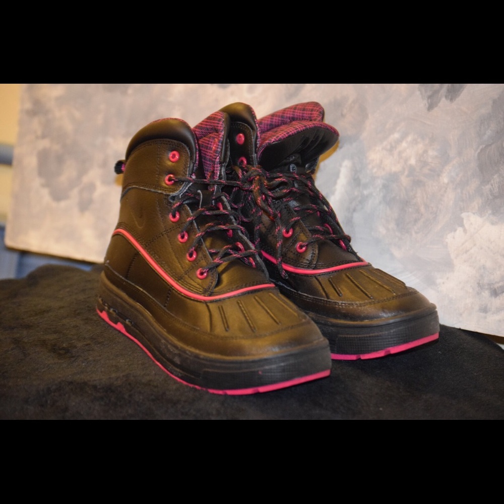 Black & Pink Nike ACG Woodside II GS Boys Size 6